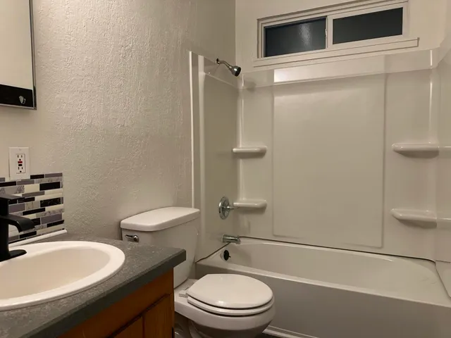 a view of a house with backyard