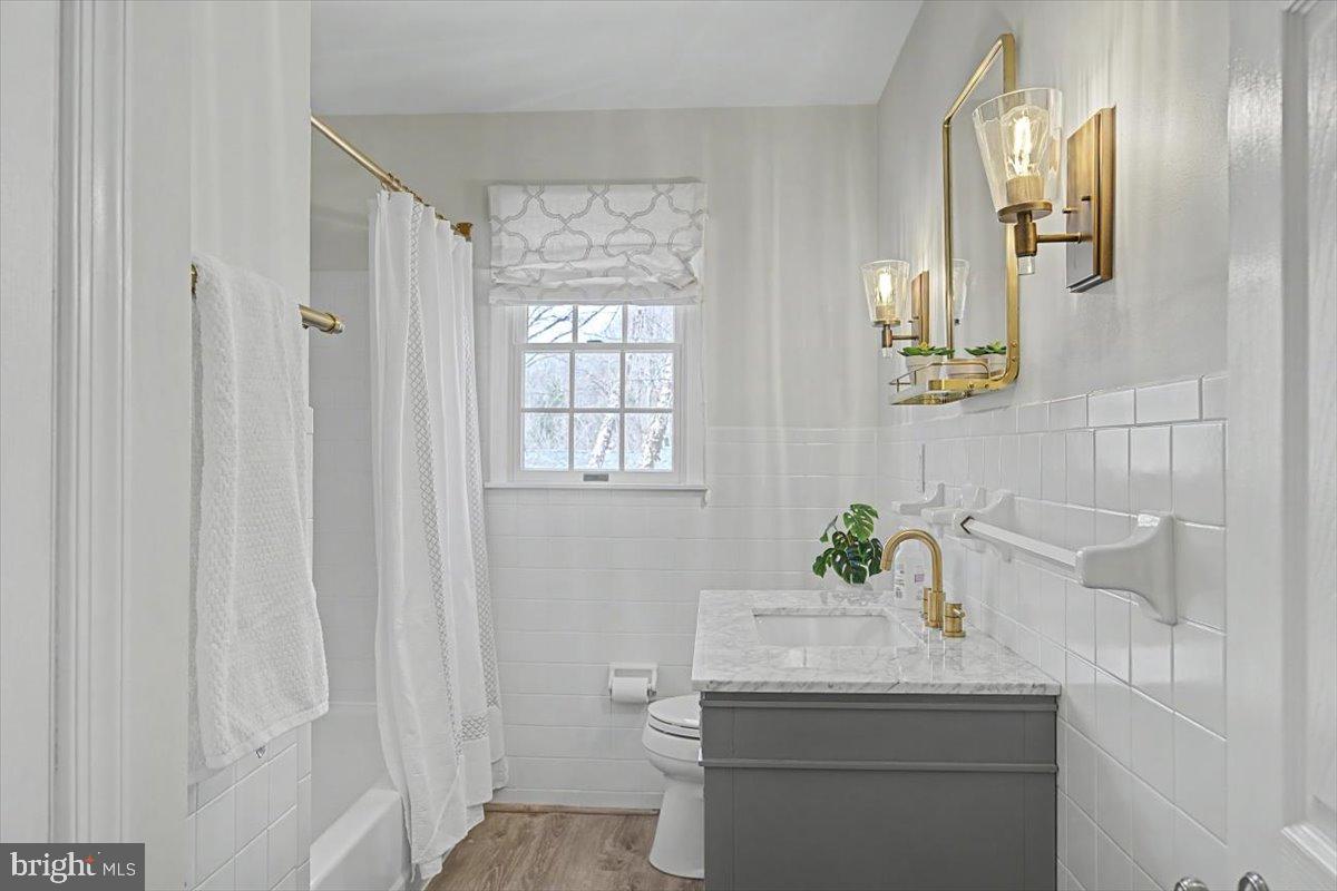 6 Briar Road Wilmington, DE 19803 - Photo 21 of 29 Updated second bath upstairs