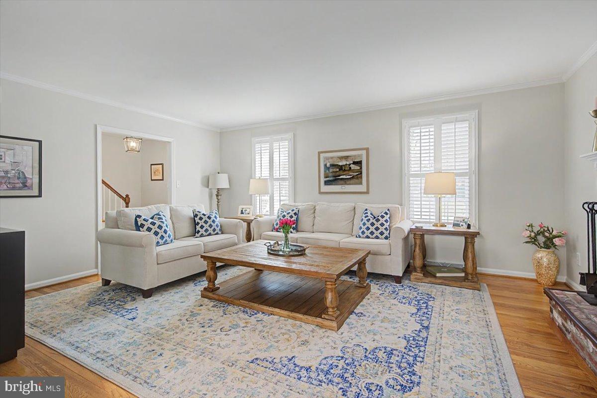 6 Briar Road Wilmington, DE 19803 - Photo 3 of 29 Spacious living room filled with light