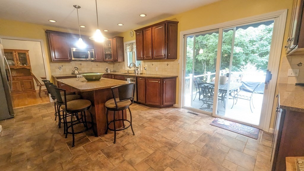 10 Van Gemert Drive Mansfield, MA 02048 - Photo 4 of 33