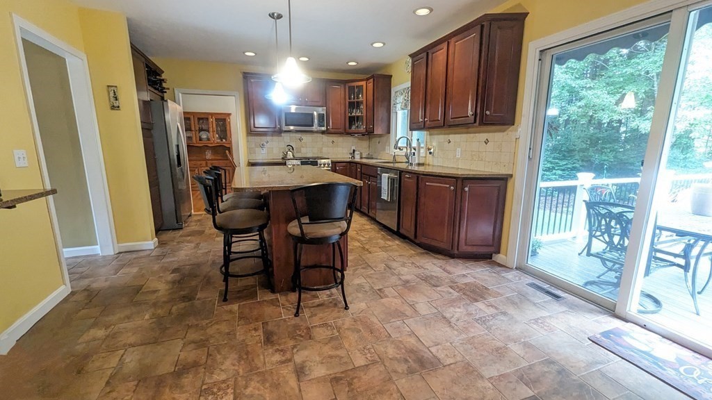 10 Van Gemert Drive Mansfield, MA 02048 - Photo 8 of 33