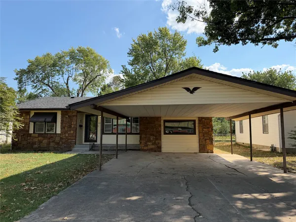 $1,800 | 608 Southeast 6th Street, Wagoner, OK 74467