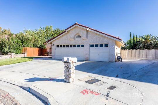 1217 Flora Way Ridgecrest, CA 93555 - Photo 5 of 39 a front view of a house with a yard