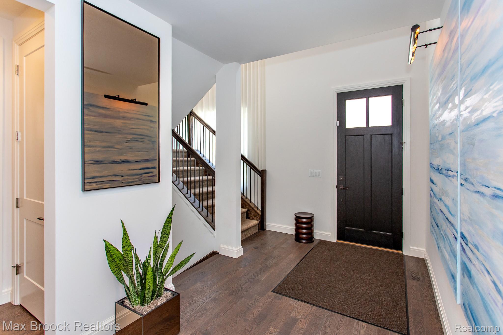 25925 York Road Royal Oak, MI 48067 - Photo 5 of 88 Foyer entrance with dark wood-style flooring