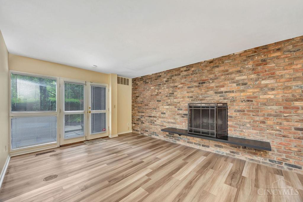 399 West Galbraith Road, Unit 101 Cincinnati, OH 45215 - Photo 5 of 35
