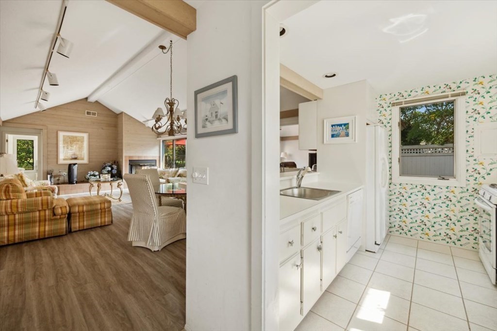 39 Brassie Way Mashpee, MA 02649 - Photo 3 of 40