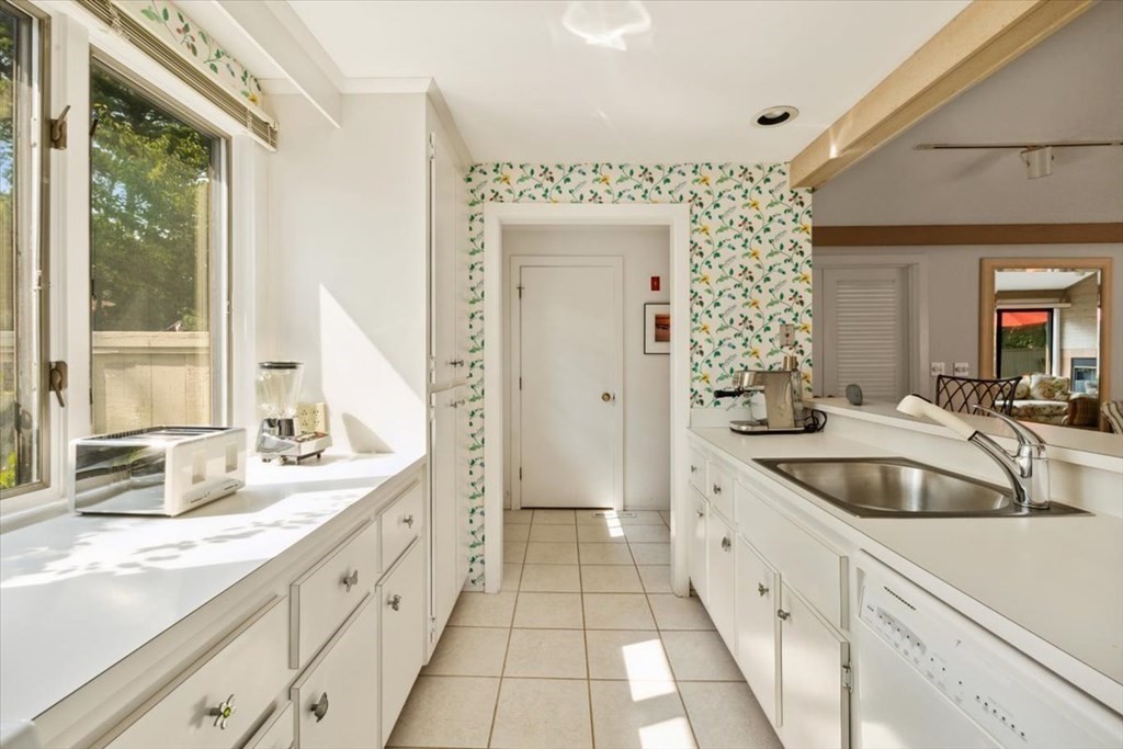 39 Brassie Way Mashpee, MA 02649 - Photo 6 of 40