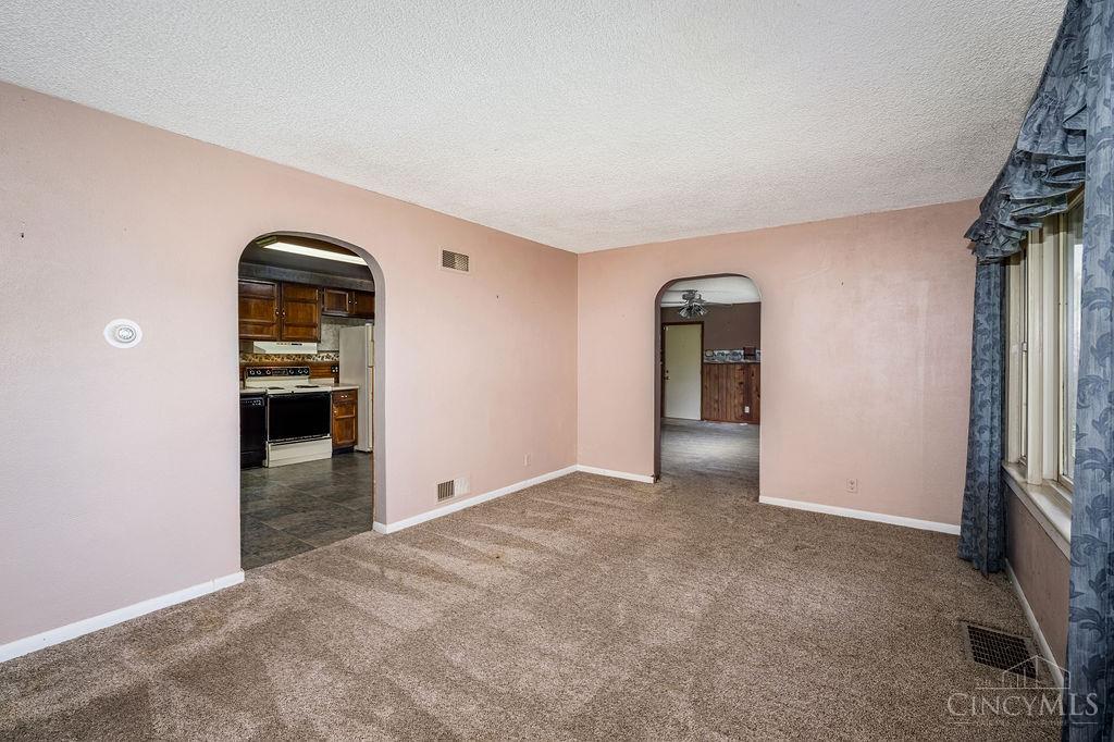 1352 Kirby Road Lebanon, OH 45036 - Photo 7 of 37 Gallery Image 7