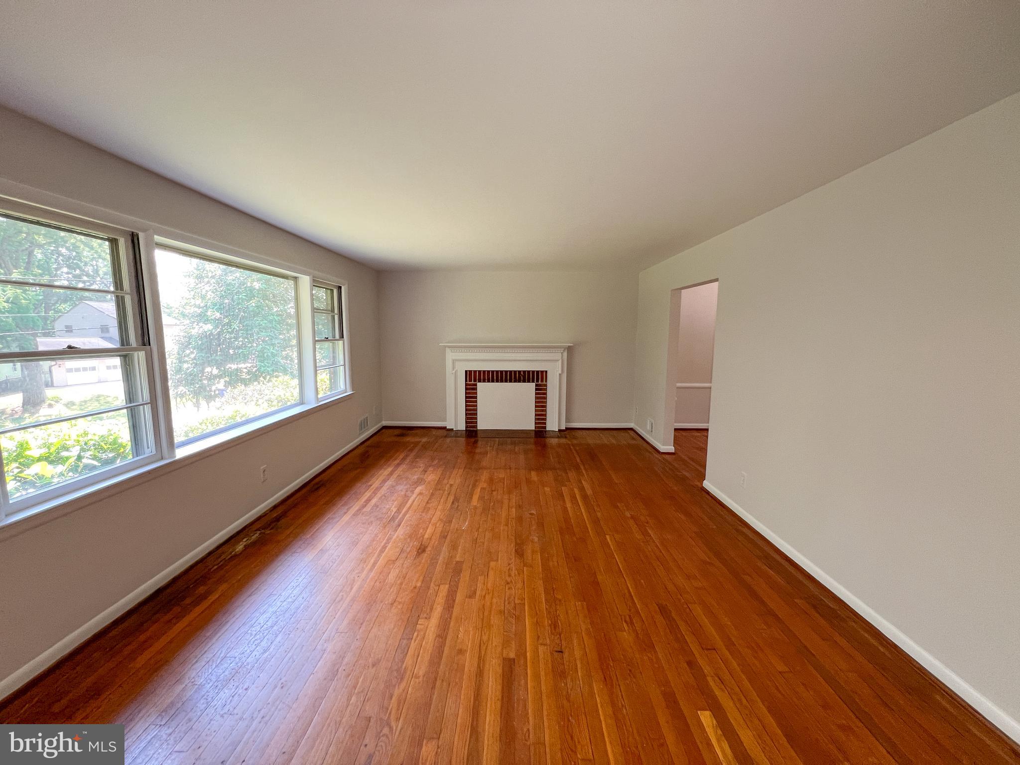 10001 Woodhill Road Bethesda, MD 20817 - Photo 10 of 30 Living Room