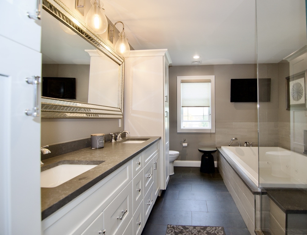 103 Oak Hollow Road Springfield, MA 01128 - Photo 27 of 42