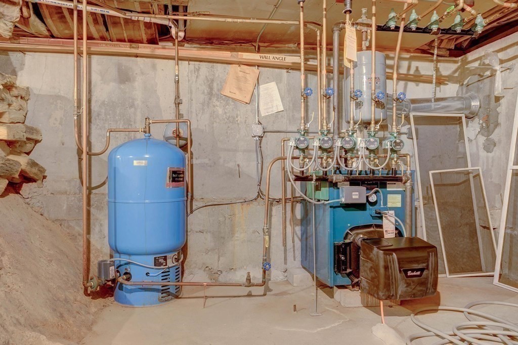 36 Rainbow Circle Peabody, MA 01960 - Photo 29 of 41 a view of a walk in closet