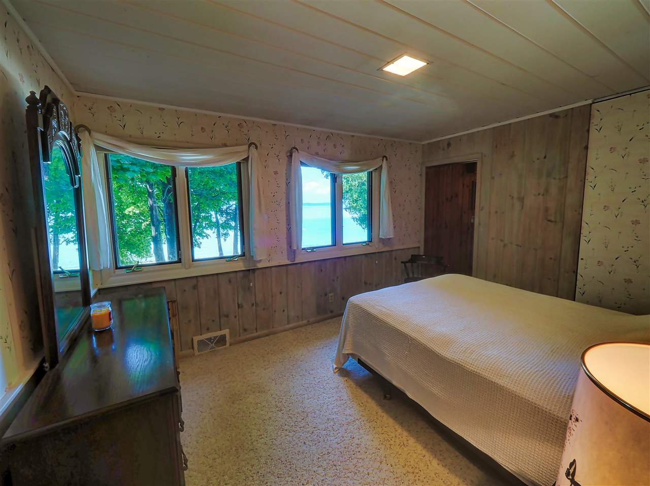 2014 Phelps Road Traverse City, MI 49686 - Photo 12 of 69 1852885-11.JPG