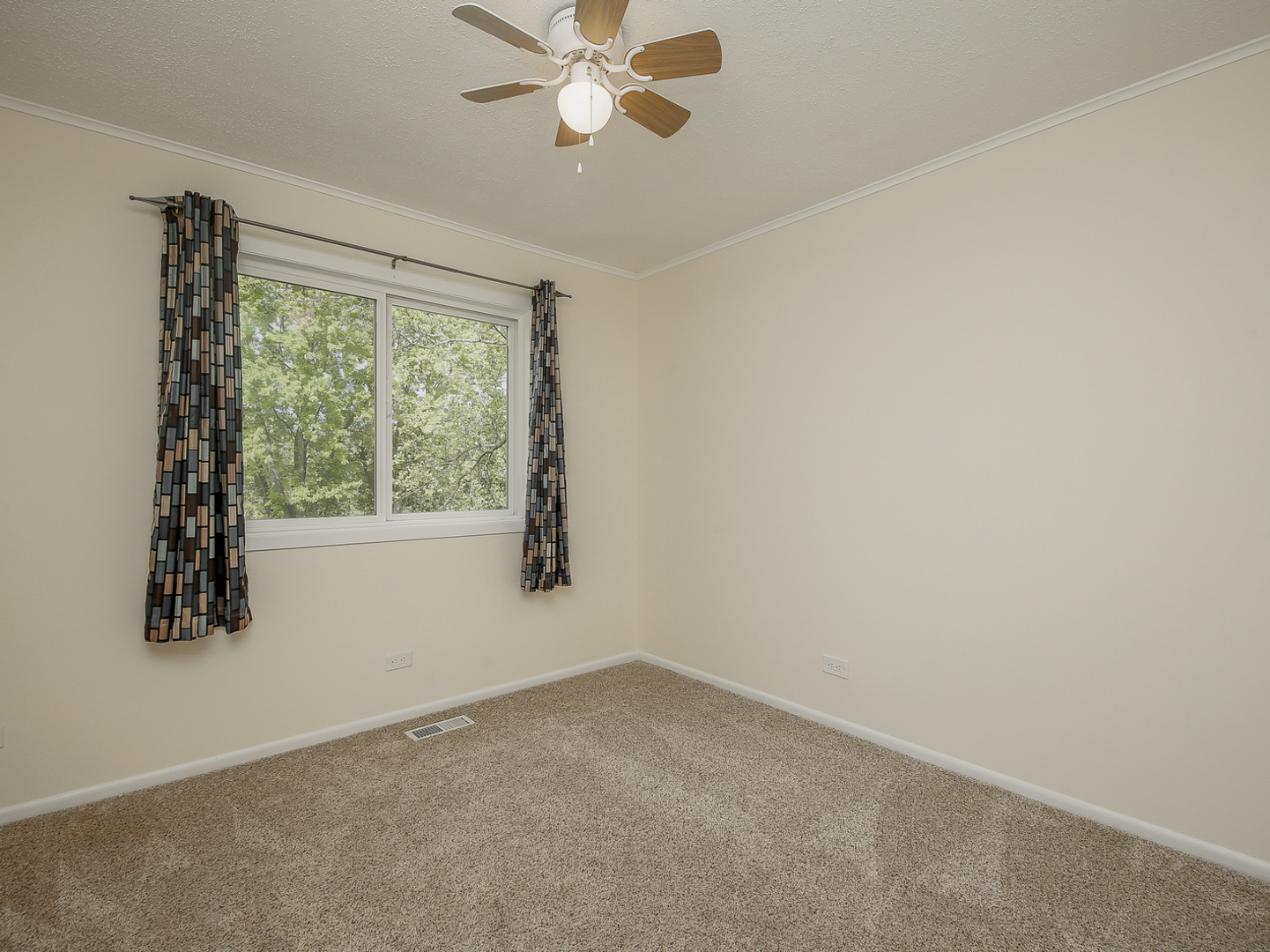 3320 Fox Hill Road Aurora, IL 60504 - Photo 6 of 10 an empty room with a window