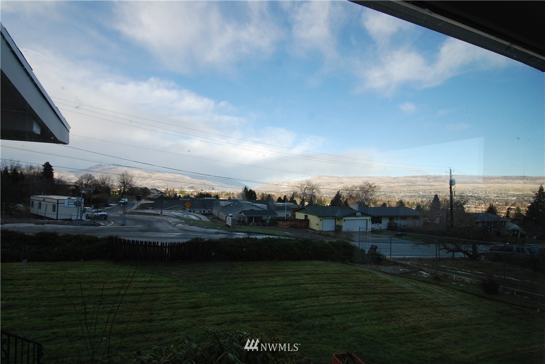 1323 Red Apple Road Wenatchee, WA 98801 - Photo 12 of 16 Gallery Image 12