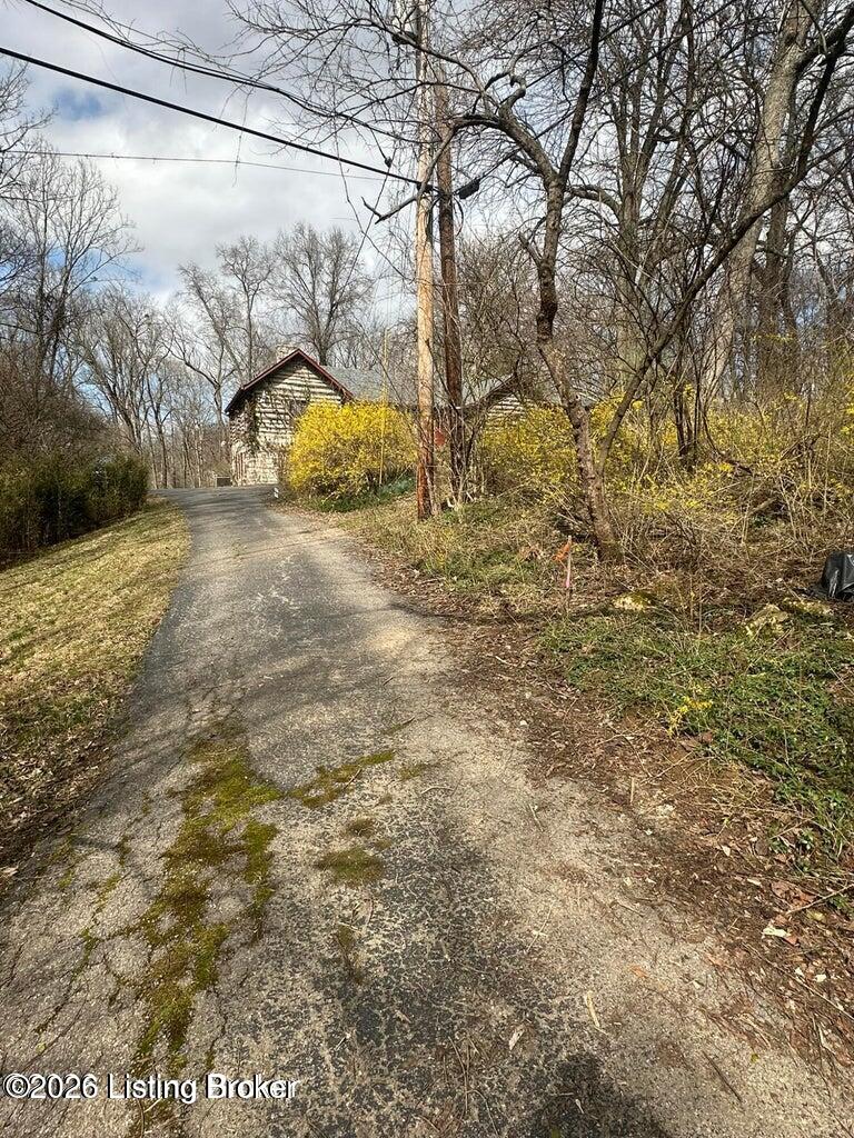 2515 Woodside Road Louisville, KY 40207 - Photo 5 of 11 20260313144047717900000000-o