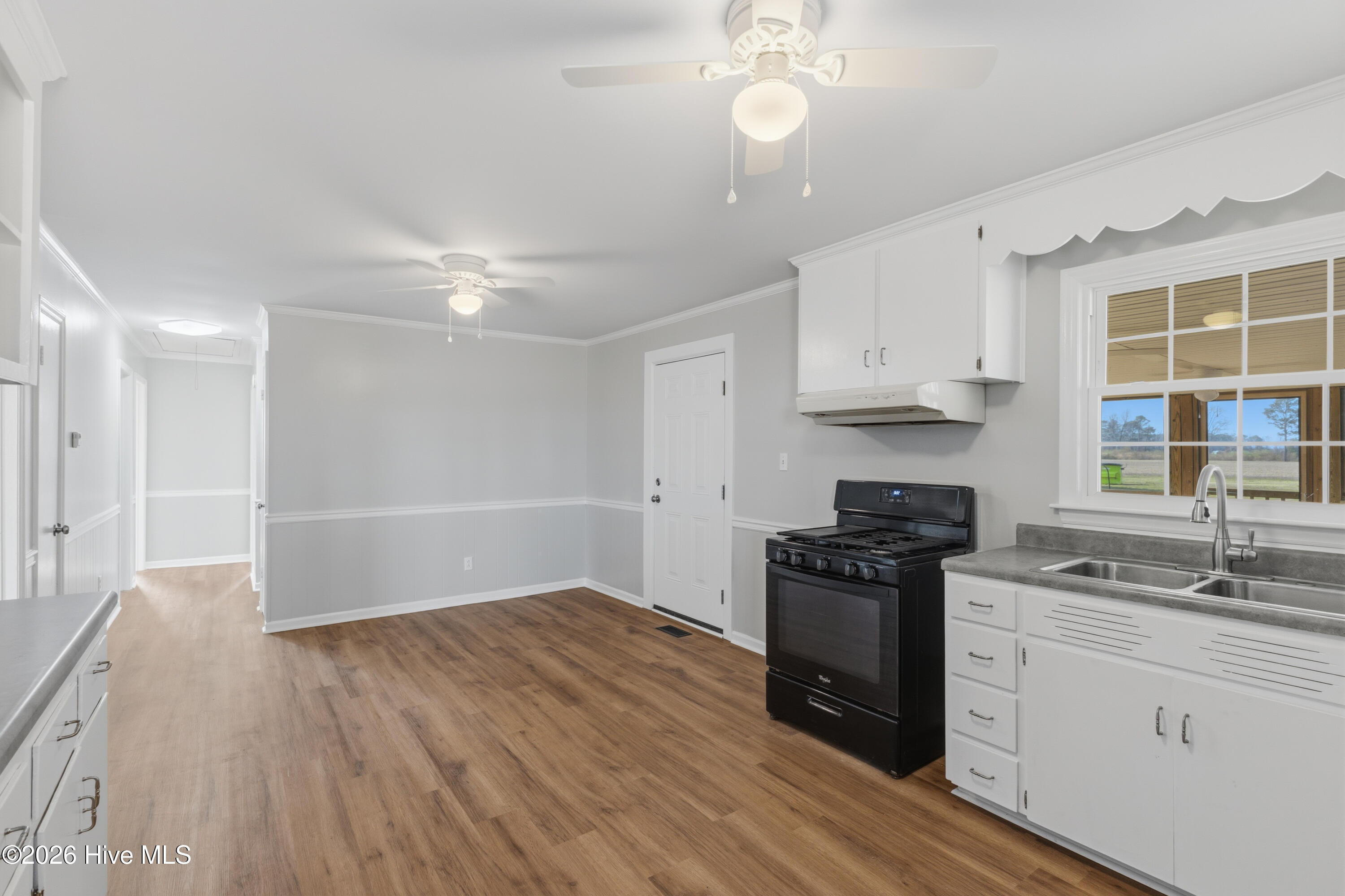 2324 Highway 111 Pinetops, NC 27864 - Photo 7 of 29 2324 NC 111 pic dining