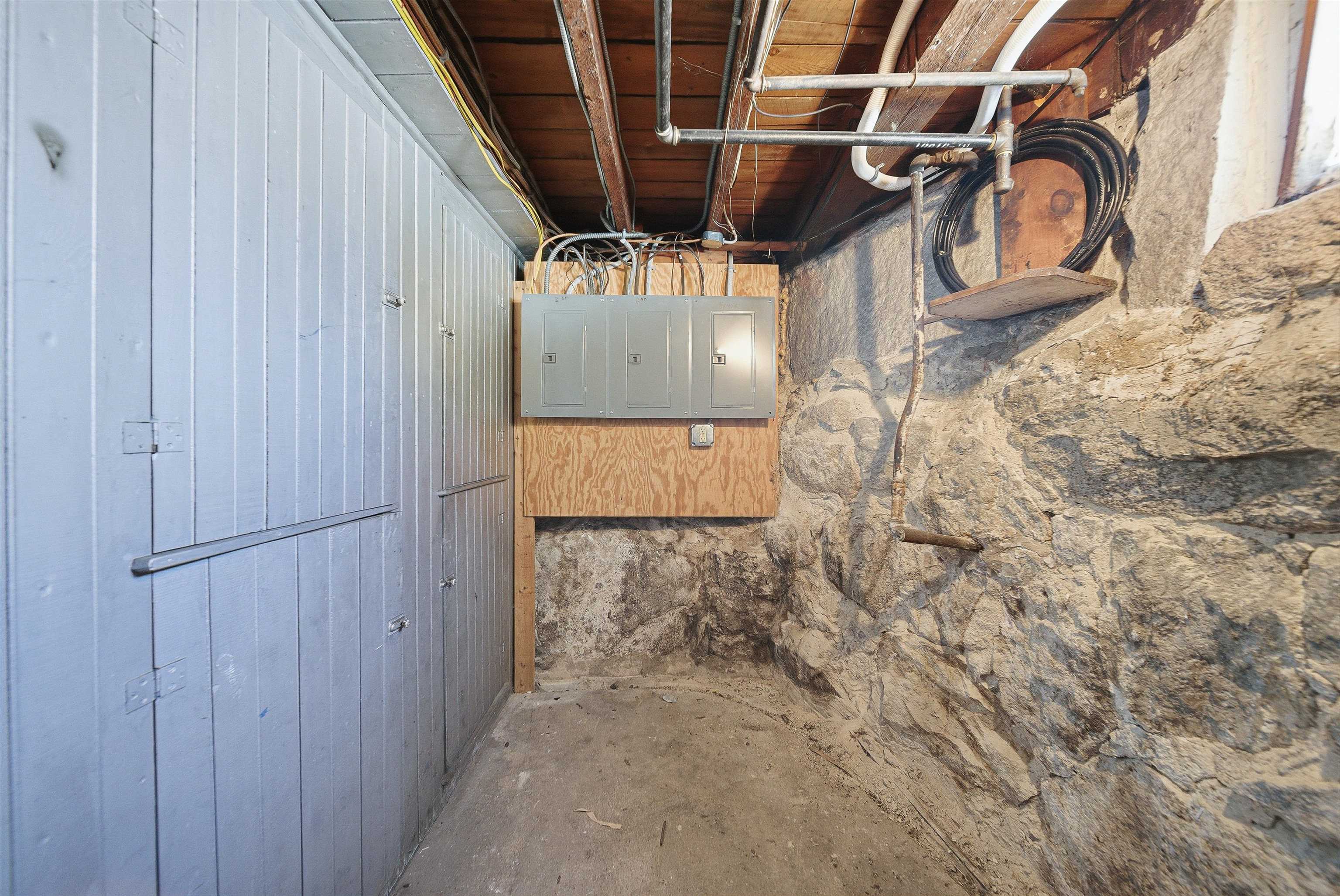 253 Walnut Street Manchester, NH 03104 - Photo 40 of 51