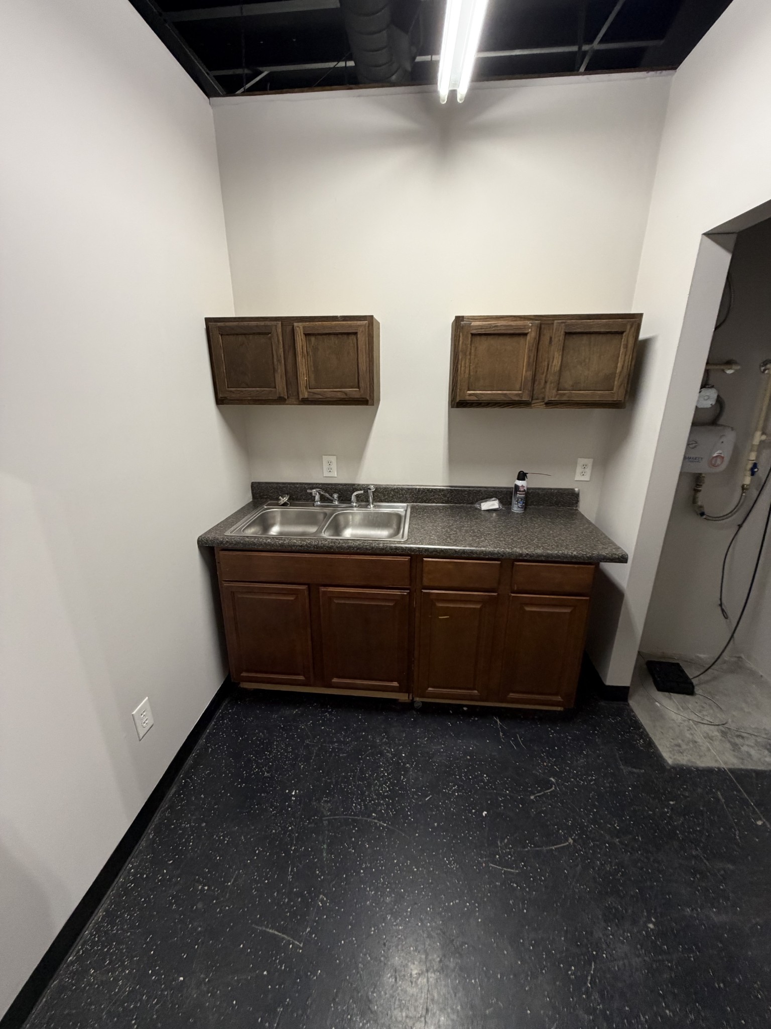 124 Relco Drive Manchester, TN 37355 - Photo 12 of 15 a room with stainless steel appliances and cabinets