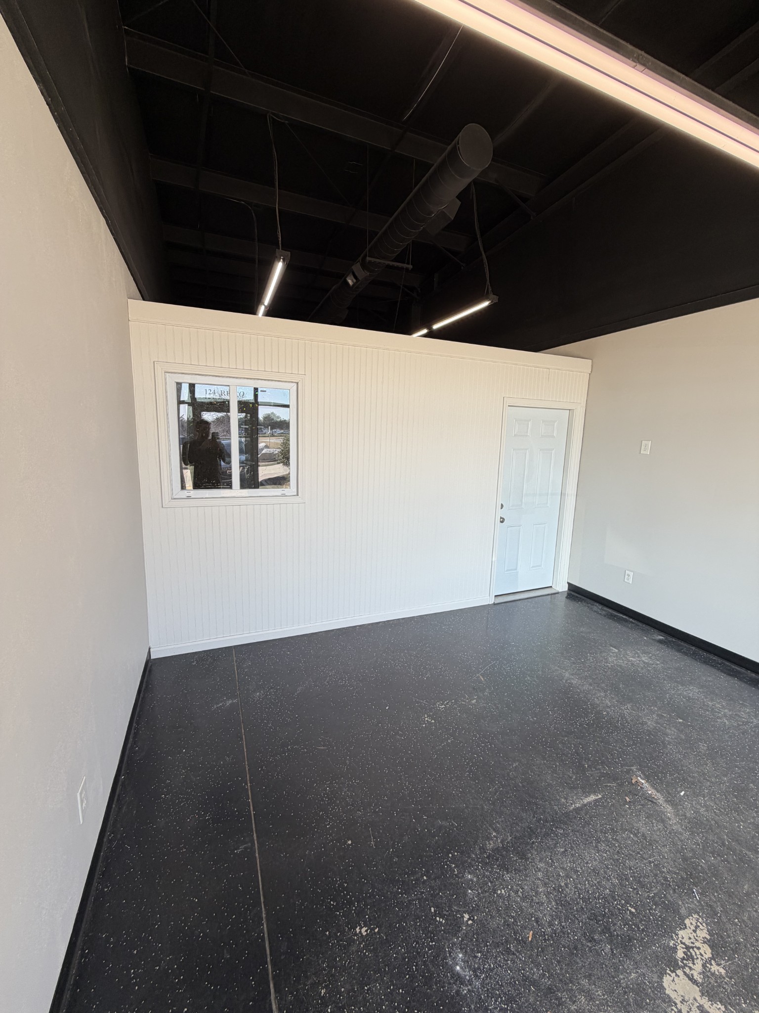 124 Relco Drive Manchester, TN 37355 - Photo 3 of 15 a view of a garage