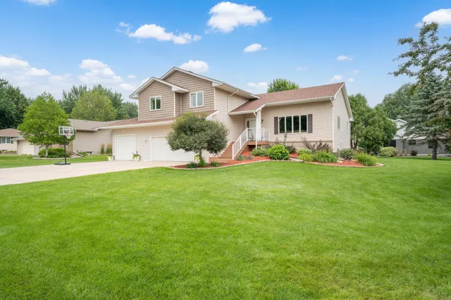 $469,900 | 707 26th Street Southwest, Austin, MN 55912