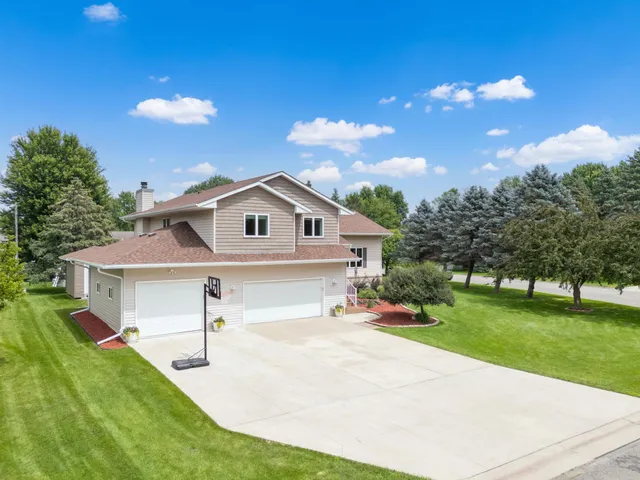 $469,900 | 707 26th Street Southwest, Austin, MN 55912