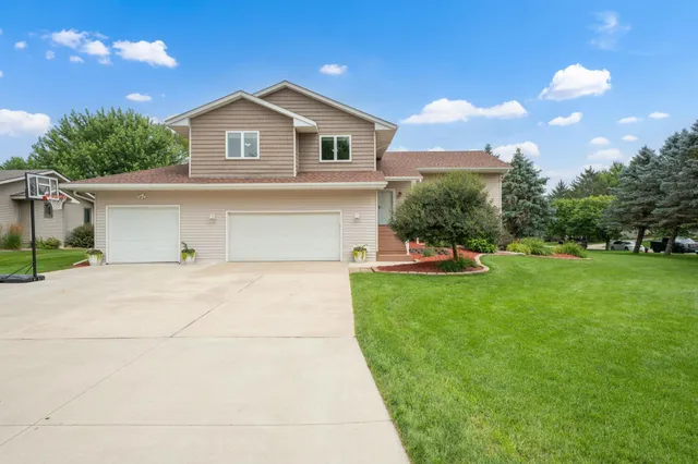$469,900 | 707 26th Street Southwest, Austin, MN 55912