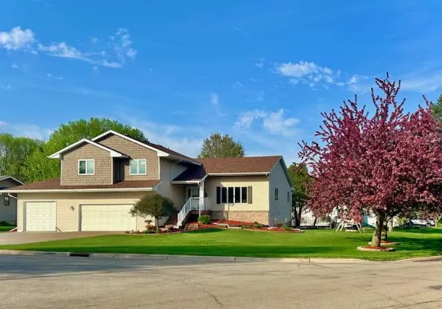 $469,900 | 707 26th Street Southwest, Austin, MN 55912