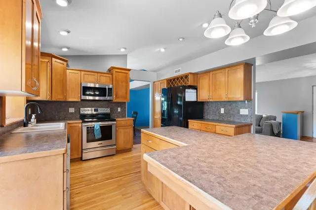 $469,900 | 707 26th Street Southwest, Austin, MN 55912