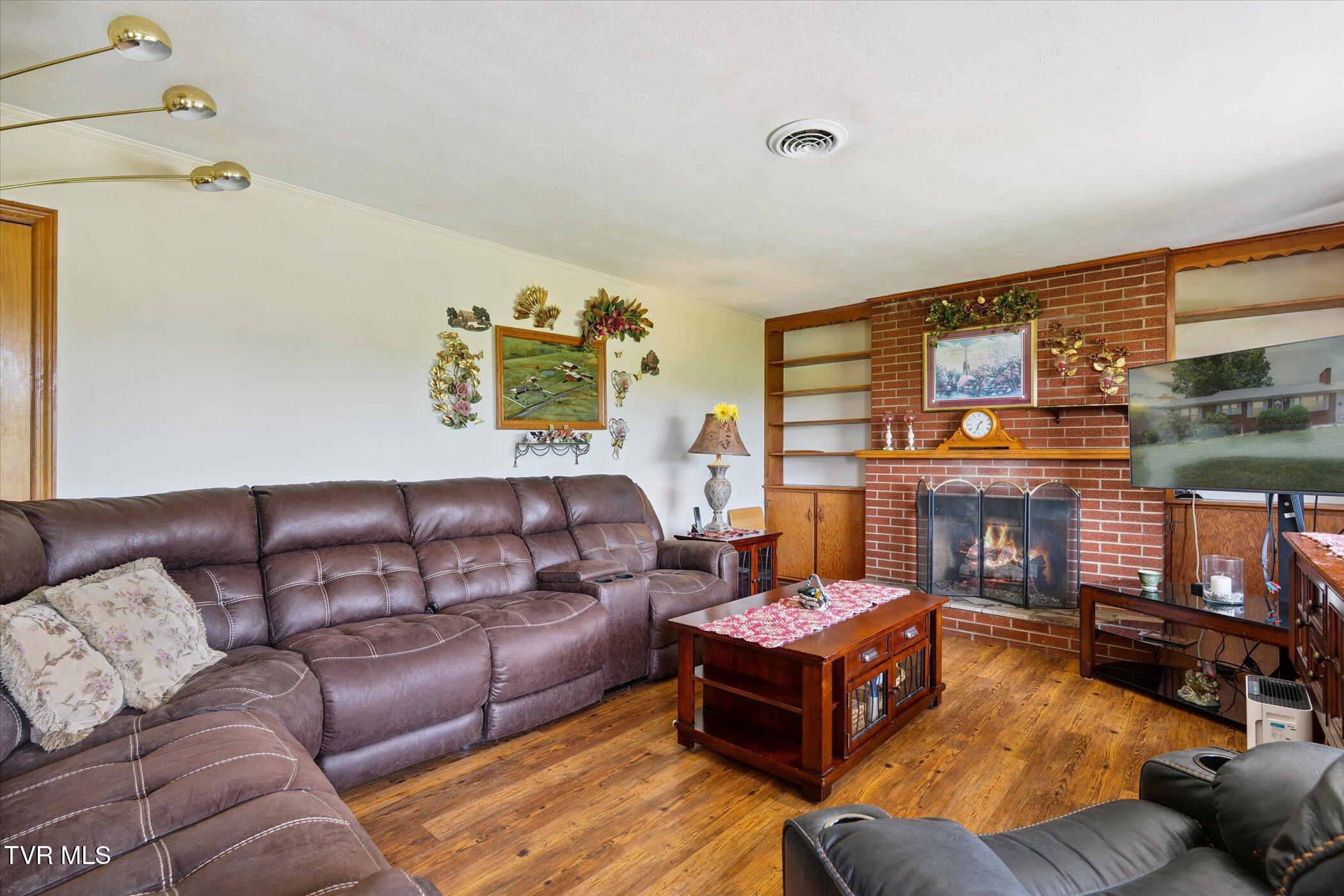 2315 Bright Hope Road Greeneville, TN 37743 - Photo 17 of 41 living room