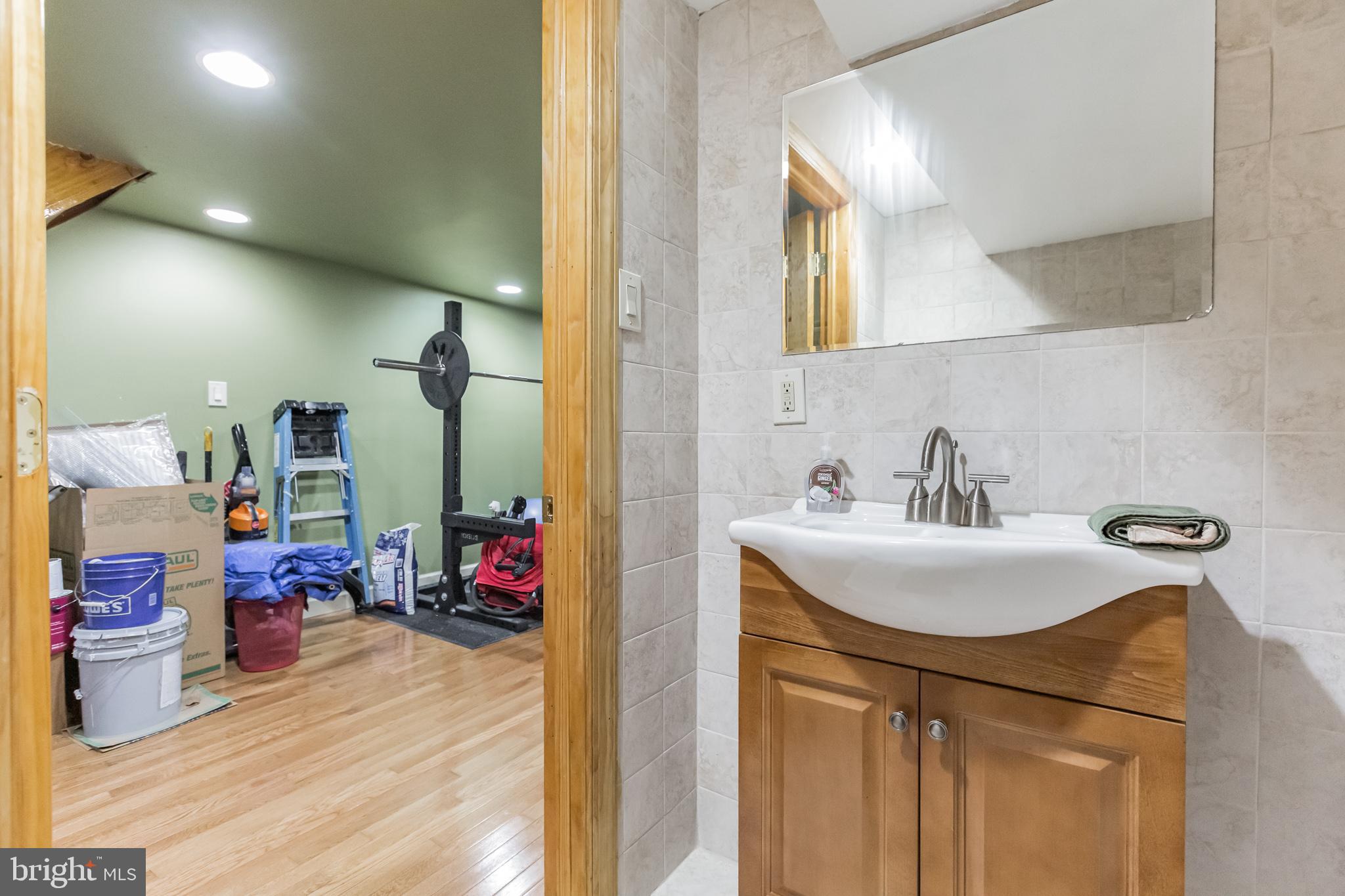 925 Atwood Road Philadelphia, PA 19151 - Photo 22 of 24 Half-bath