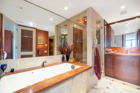 $3,000,000 | 111 West Maple Street, Unit 34023404, Chicago, IL 60610