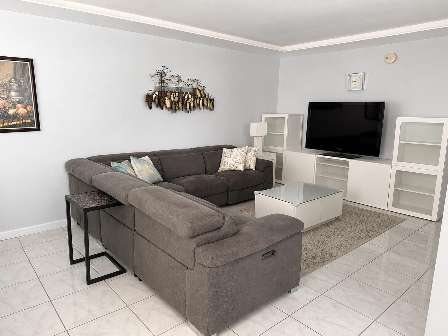 229 Mansfield East Boca Raton, FL 33434 - Photo 5 of 14 05_LIVING_ROOM_MAIN