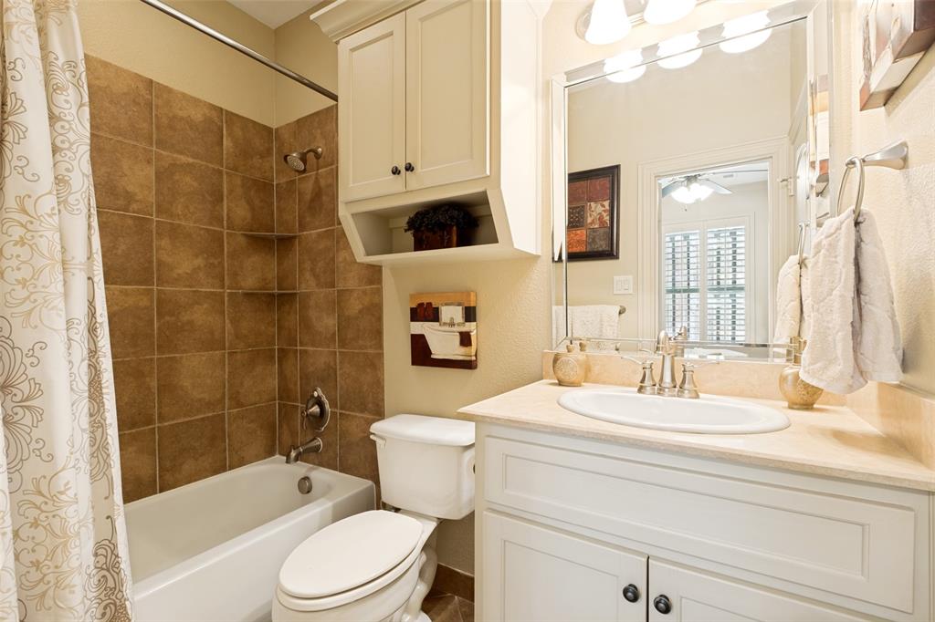 First floor ensuite bath