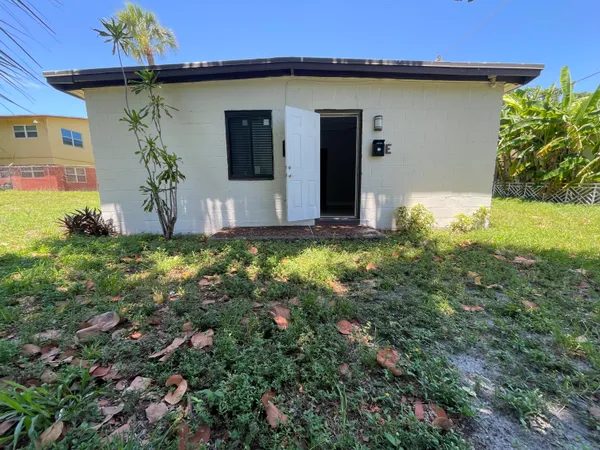 $1,900 | 103 Northwest 7th Avenue, Unit E, Pompano Beach, FL 33060