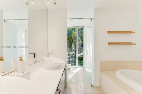 $1,295,000 | 2950 Northeast 188th Street, Unit 150, Aventura, FL 33180