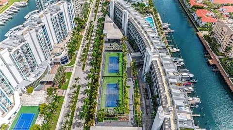 $1,295,000 | 2950 Northeast 188th Street, Unit 150, Aventura, FL 33180
