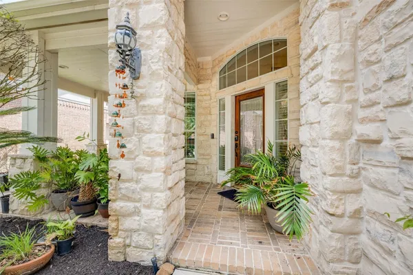 $3,900 | 5722 Ballina Canyon Lane, Houston, TX 77041