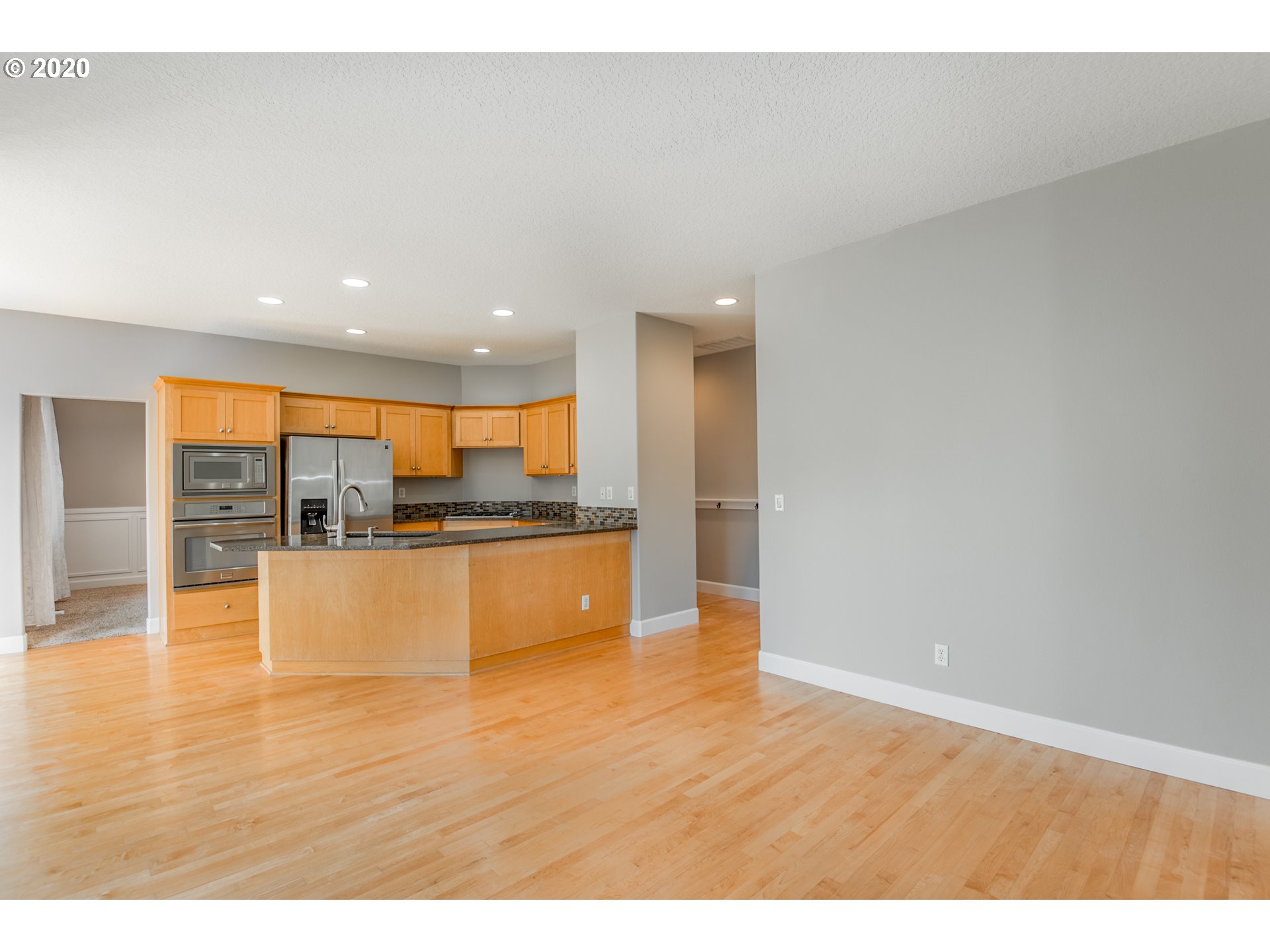29129 Southwest Meadows Loop Wilsonville, OR 97070 - Photo 5 of 28 Gallery Image 5