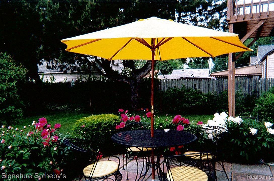 Beautifully landscaped patio
