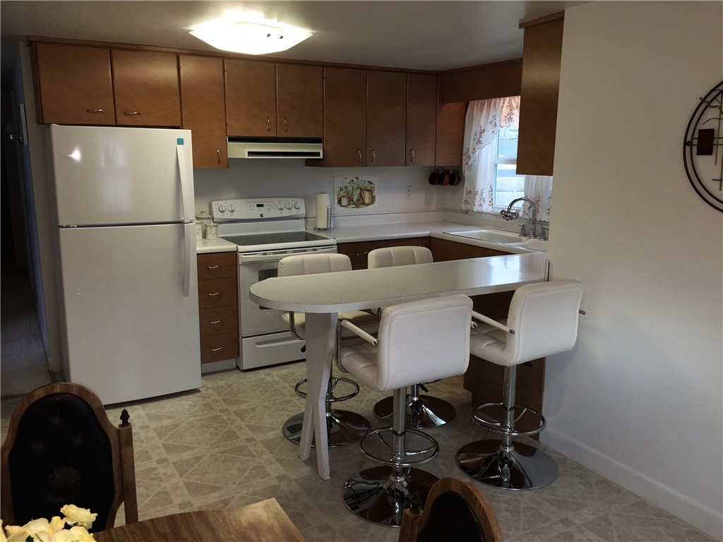 5 Ruth Street Middletown, RI 02842 - Photo 9 of 26 EIK