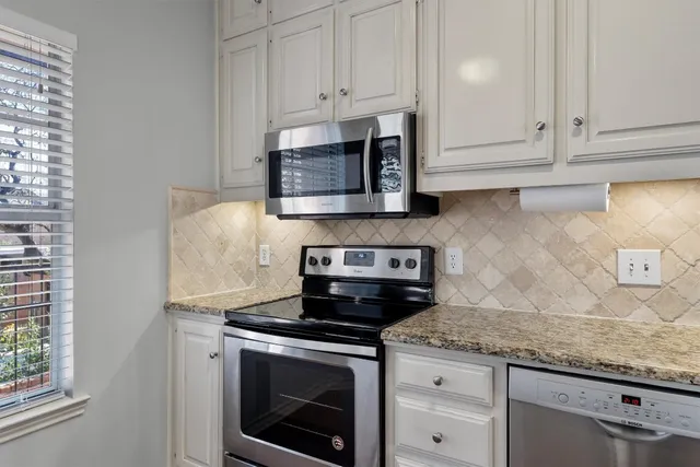 $2,500 | 2408 Enfield Road, Unit 212, Austin, TX 78703