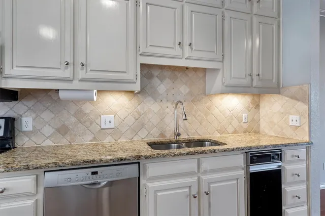 $2,500 | 2408 Enfield Road, Unit 212, Austin, TX 78703