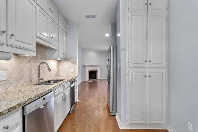 $2,500 | 2408 Enfield Road, Unit 212, Austin, TX 78703