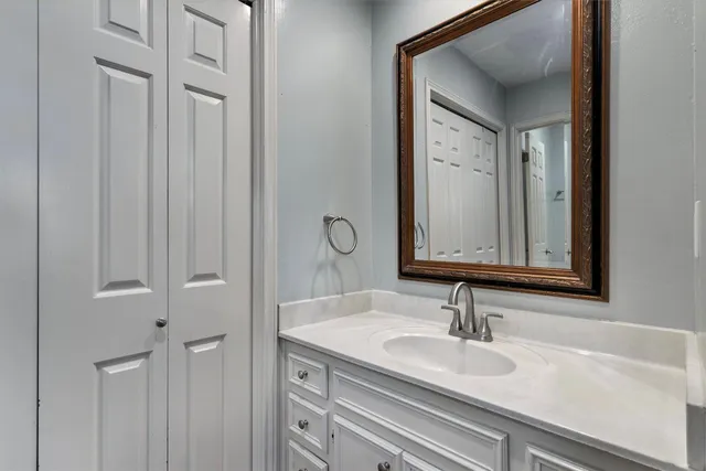 $2,500 | 2408 Enfield Road, Unit 212, Austin, TX 78703