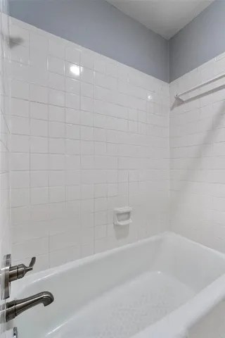 $2,500 | 2408 Enfield Road, Unit 212, Austin, TX 78703