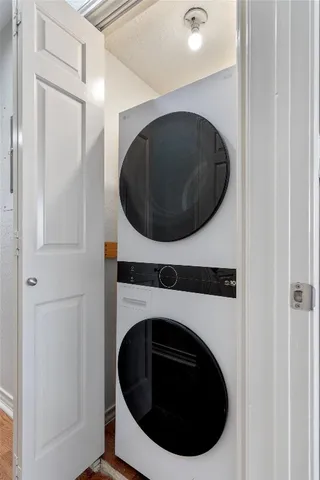 $2,500 | 2408 Enfield Road, Unit 212, Austin, TX 78703