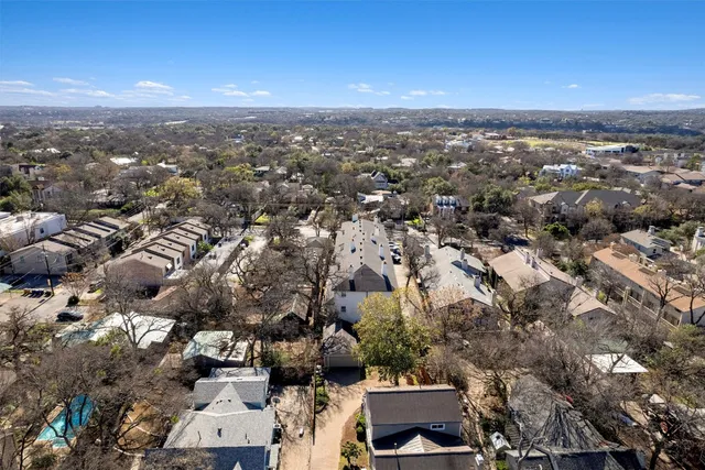 $2,500 | 2408 Enfield Road, Unit 212, Austin, TX 78703