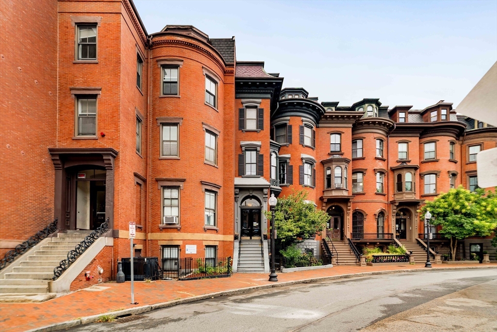530 Massachusetts Avenue, Unit 2 Boston, MA 02118 - Photo 29 of 33 front view of a building