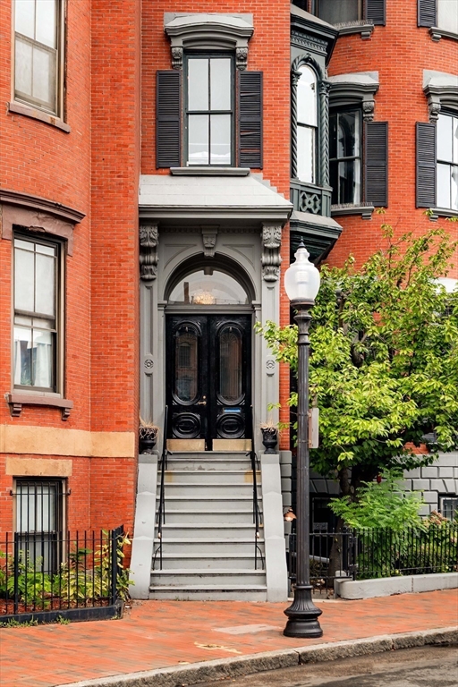 530 Massachusetts Avenue, Unit 2 Boston, MA 02118 - Photo 30 of 33 a front view of a house with a garden