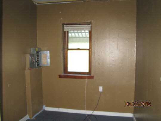 7488 North River Road Byron, IL 61010 - Photo 8 of 11 a bathroom with a window